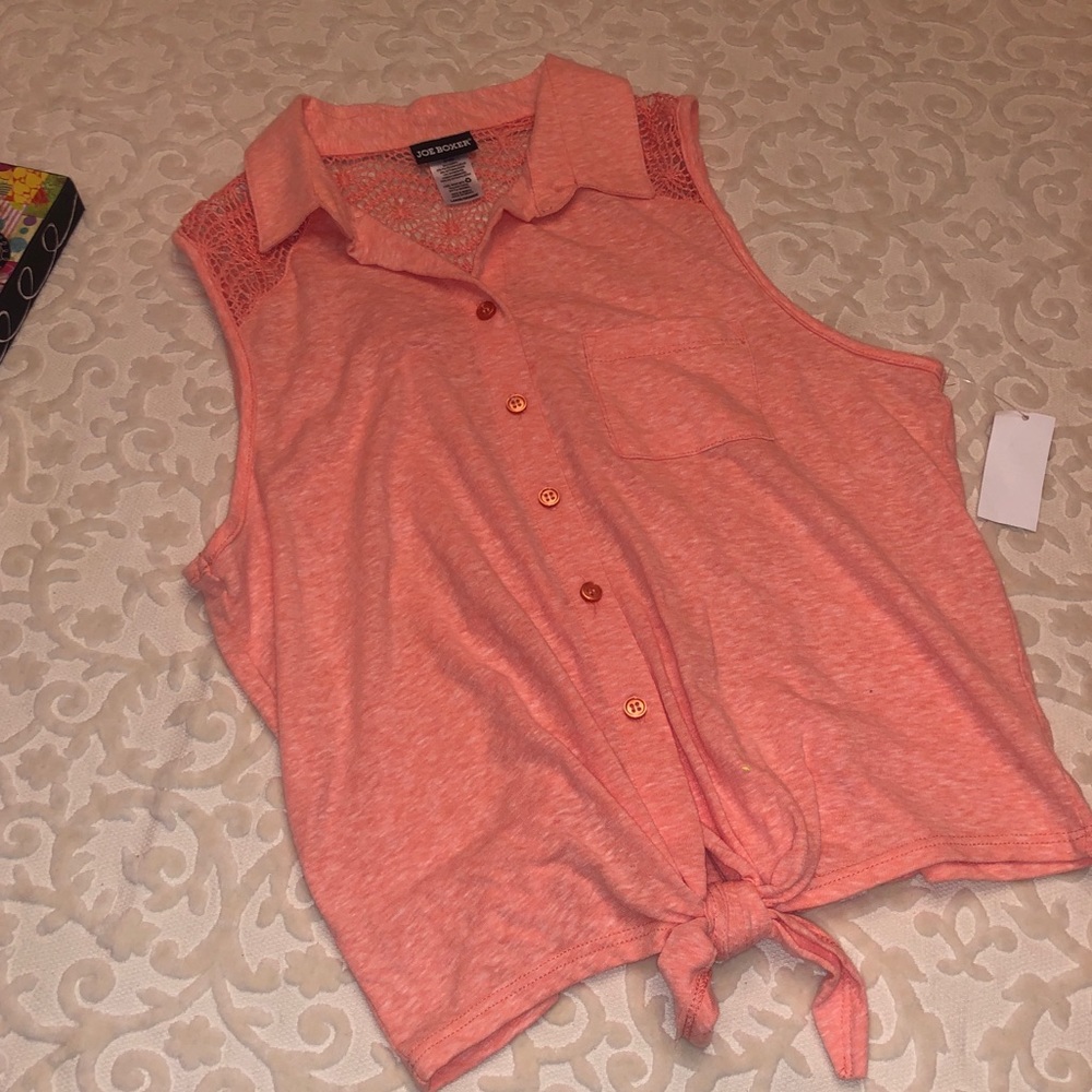 Perfect Summer Top! Beautiful peach top! NWT